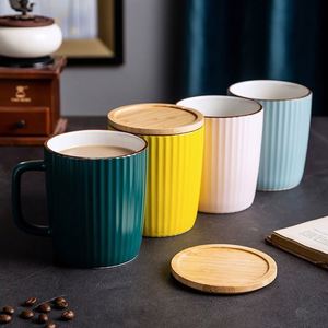 แก้วกาแฟเซรามิกสีพื้นเรียบง่ายสร้างสรรค์ ฝาไม้สีสันสดใส ขนาด 400 มล. แบบกำหนดเองได้ - Product Image 1