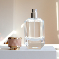 Vente en gros de flacons de parfum vides en verre de haute qualité, design irrégulier, 30 ml, 50 ml, 100 ml, personnalisés, sérigraphiés, avec bouchon rose