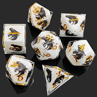 Ensemble de dés polyédriques modernes en résine, 7 pièces, faits à la main, avec incrustation transparente motif dragon, design chat noir et chiffres dorés en relief