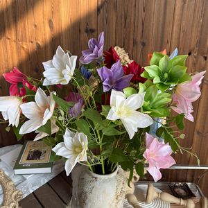 Fleurs artificielles de clematis Jinxi en soie pour décorations de mariage, de maison et accessoires de photographie en extérieur - Product Image 1
