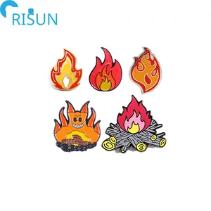 도매 금속 저렴한 가격 화재 에나멜 핀 사용자 정의 로고 다채로운 반짝이 화재 하드 에나멜 핀 불꽃 옷깃 핀 나비