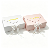 Maßgefertigte Luxus-Geschenkbox in Rosa mit Magnetverschluss, Geprägtem Logo und Band für Kosmetik- und Beauty-Set-Verpackungen