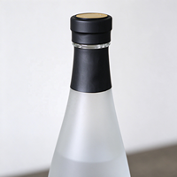 Bouteille de liqueur en verre cristallin givré de forme carrée de 500 ml, vide, avec bouchon à vis conique, pour Baijiu chinois, saké, vin de fruits, logo personnalisé