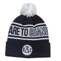 Chapeaux de ski d'hiver en acrylique de laine de haute qualité de logo personnalisé en gros, bonnet pompon teint en forme de crâne, bonnet tricoté en jacquard à pompons