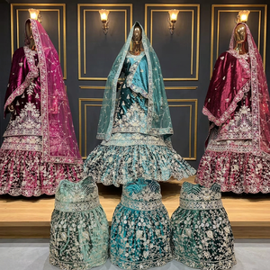 Veer Zara Velvet Bridal Gharara avec Double Dupatta Full Heavy Flare et Jarkan Stone Detailing pour un look de mariée grandiose - Product Image 4