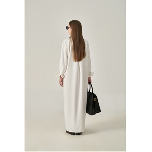 Robe longue boutonnée tissée pour femme du Vietnam, col rabattu, coton et polyester, taille ample, décontractée, minimaliste, respirante, coupe ample - Product Image 3