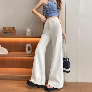 Vaqueros <span class=keywords><strong>de</strong></span> mezclilla blancos <span class=keywords><strong>de</strong></span> mujer con caída y pierna ancha, estilo real-shot, novedad <span class=keywords><strong>de</strong></span> verano 2026 - Ligeramente elásticos, no ajustados, acampanados hasta el tobillo - Product Image 1
