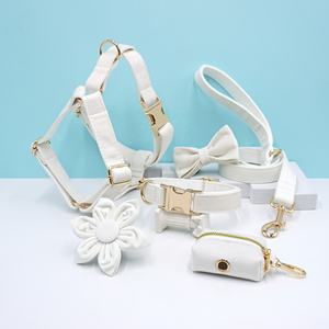 Nuevos productos 2024, idea de moda, collares para mascotas, correas, arneses, terciopelo Blanco clásico, dispensador de soporte para bolsa de caca de perro, correas para mascotas - Product Image 1