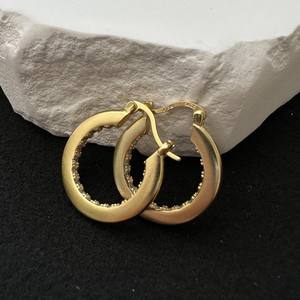 Hebilla de Oreja con Incrustaciones de Diamantes Antiguos, Diseño Elegante, Simple y Moderno, Plata de Ley S925, Inspirado en el Estilo Religioso Europeo Americano - Product Image 1