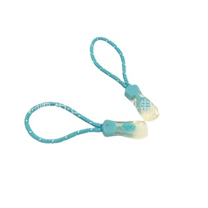 Tirette de fermeture éclair en plastique JK taille 8 pour sacs et vêtements avec design en résine de nylon - Product Image 1