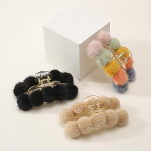 Pince à cheveux élégante en peluche surdimensionnée, accessoires romantiques pour les rendez-vous, les fêtes et les mariages - Product Image 3