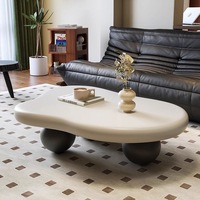Table basse en forme de nuage : style scandinave, minimaliste et moderne, pour les petits salons, forme unique