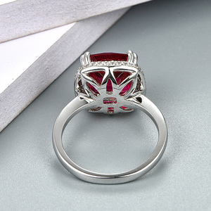 5.85 Carat Solitaire Cushion Cut 10Mm * 10Mm Tạo <span class=keywords><strong>Ruby</strong></span> 925 Sterling Silver Mạ Vàng Đá Quý Nhẫn - Product Image 4