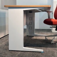Grand bureau d'ordinateur spacieux avec tiroirs et armoire, table de travail MFC pour la maison, le bureau et l'école