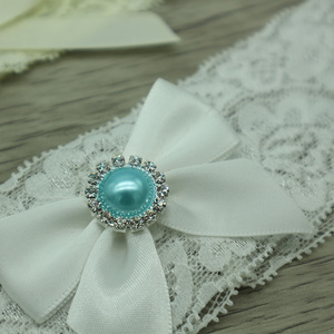 Jarretières en dentelle variées et abordables pour la mariée, jarretière simple en dentelle extensible avec perles bleues - Product Image 4