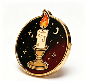 Pin Metálico Circular Bañado en Oro con Diseño de Vela y Estrellas Esmaltadas para Coleccionismo Artístico - Product Image 3