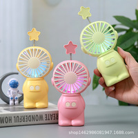 Nouveau mini-ventilateur portable astronaute de dessin animé, 1 vitesse, éclairage coloré, moteur sans balais, alimentation USB/batterie, commande par bouton