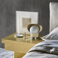 Lit double de style crème, minimalisme italien, design de créateur, aspect velours, sur pieds, amovible
