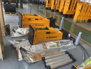 Ciseaux hydrauliques SOOSAN SB45, type silencieux, pour brise-roche, adaptés aux chargeuses-pelleteuses et excavatrices de 7 à 14 tonnes. - Product Image 5