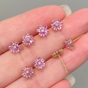 อาซูโอ 18K ทองคำแท้สีเหลืองธรรมชาติสีชมพูแซฟไฟร์เพชรมินิฟลาวเวอร์สตั๊ดต่างหูของขวัญผู้หญิงงานหมั้นงานแต่งงาน - Product Image 4