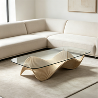 Table basse en verre avec design paramétrique unique et base en bois pour projets d'intérieur résidentiels et commerciaux