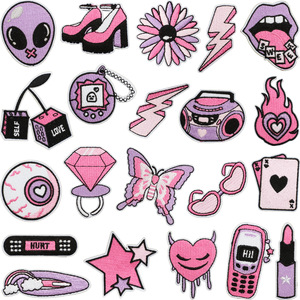 Combinaison violette tissu brodé fer sur sac de patchs décoré avec des autocollants de patch de petit diable extraterrestre en forme de coeur - Product Image 1