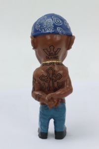 Ornements réalistes de meubles de bureau d'artisanat de résine dans le style de pyramide pour des rappeurs - Product Image 3