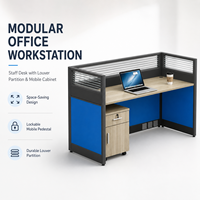 Poste de travail modulaire moderne pour bureau avec cloison à persiennes, armoire mobile verrouillable et bureau informatique pour employé