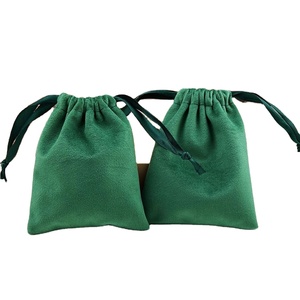 Pochette à bijoux en velours épais vert foncé avec cordon de serrage, sac cadeau de luxe en velours doux pour emballage de colliers et bracelets, logo et taille personnalisés - Product Image 1