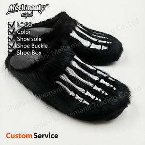 Pantuflas de plataforma de felpa bordadas personalizadas de moda 2024 para hombre, zapatos de zueco de felpa casuales para invierno - Product Image 5