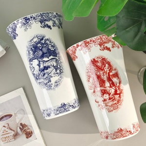 Vase de table en céramique bleu et rouge contemporain de luxe - Vase d'arrangement écologique pour la décoration de la maison - Product Image 3