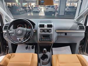 Volkswagen <span class=keywords><strong>Touran</strong></span> 1.4T SUV 5 places à traction avant avec toit ouvrant panoramique, sièges en cuir clair, <span class=keywords><strong>pneus</strong></span> R19, conduite à gauche, voitures en provenance de Chine, modèle 2013 - Product Image 5