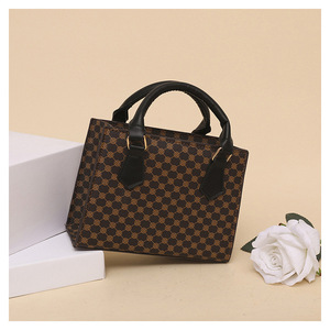 Retro Printed <b>Handbag</b> <b>for</b> Women Versatile High End Tote Bag <b>for</b> Luxurious Parties - Product Image 1