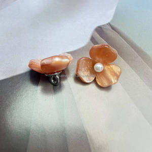 2025 Mới 3D Hoa Bead Vá Pha Lê Rhinestone Sừng Nút Chân Mạ Thân Thiện Với Môi Thời Trang Phụ Nữ Quần Áo Nút - Product Image 2