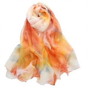Bufanda de primavera fina de excelente hilo suave al por mayor, degradado 180*140, con estampado floral difuso y protección solar. - Product Image 1