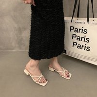Sandales plates décontractées à bout carré et fines brides pour femme, idéales pour l'extérieur et le quotidien, collection été 2026