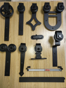 ชุดอุปกรณ์<span class=keywords><strong>ประตู</strong></span>โรงนาแบบ<span class=keywords><strong>บาน</strong></span><span class=keywords><strong>เลื่อน</strong></span>สีดำสำหรับประตูโรงนาเดี่ยว - Product Image 5