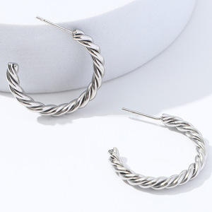 Pendientes <span class=keywords><strong>dorados</strong></span> <span class=keywords><strong>gruesos</strong></span> con forma de C de aro de alambre trenzado de 14K para mujer, Pendientes colgantes, regalo perfecto - Product Image 3