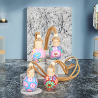 Mini diffuseur de parfum pour voiture 8 ml, motif fleurs mélangées, flacon suspendu, pendentif personnalisé, bouchon à vis, pot en argile polymère de haute qualité, emballage de volume