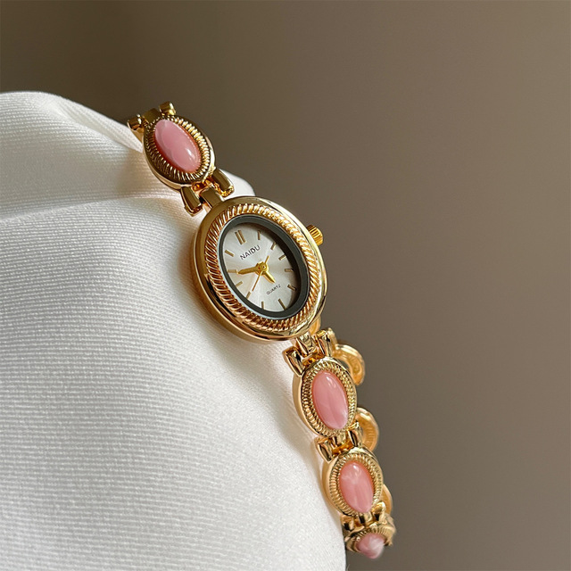 New Vintage Women's Watch with Colored Gemstones Light Luxury Personalized Retro Jewelry Gold Noble Small Cute Bracelet Watch