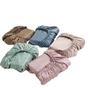 Ensemble de couvre-lit écologique avec taies d'oreiller et drap-housse uni - Product Image 1