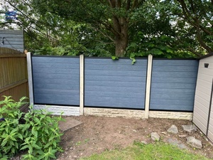 Anh khách hàng hoàn thành dự án khói màu xám coextrusion WPC gỗ composite hàng rào trên bê tông trụ cột - Product Image 2