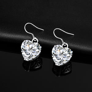 Pendientes de plata de ley 925 con forma de corazón y diamantes, joyería clásica de lujo - Product Image 4