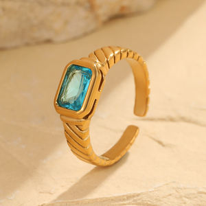 NIMAI Bague en zircon rouge émeraude clair Bijoux en acier inoxydable pour femmes Bague en plaqué or 18 carats Bague en acier inoxydable - Product Image 5