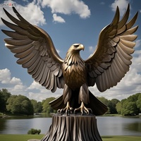 Décoration de jardin public extérieur américain personnalisé Grande statue moderne d'animal en métal coulé en laiton Aile géante déployée Aigle à tête blanche Sculpture en bronze