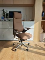 Chaise de bureau exécutive moderne en cuir PU avec fonction pivotante, design confortable pour usage domestique ou professionnel, base en métal