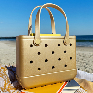 Bolsa de Mano Personalizada de EVA con Impresión UV, Bolsa de Playa de EVA con Patrón de Agujeros Dorados, Color Personalizado, Múltiples Tamaños, Venta al por Mayor para Tiendas Minoristas - Product Image 1