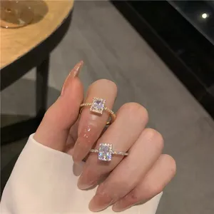 럭셔리 지르콘 슈퍼 플래시 링 디자인 스퀘어 다이아몬드 절묘한 반지 오프닝 조절 반지
