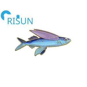 Épingles à revers personnalisées en forme de poisson volant mignon en gros, cadeaux pour les amateurs de pêche, broches, épingles en métal, animaux marins, épingles en émail en forme de poisson - Product Image 6