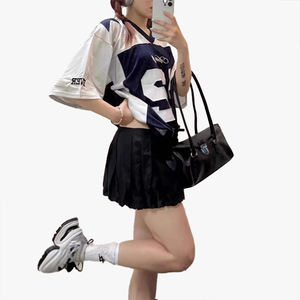 Maillot de sport personnalisable à manches courtes pour homme – T-shirt d'été streetwear de marque, coupe ample, design polyvalent, blocs de couleur, maillot tendance - Product Image 1